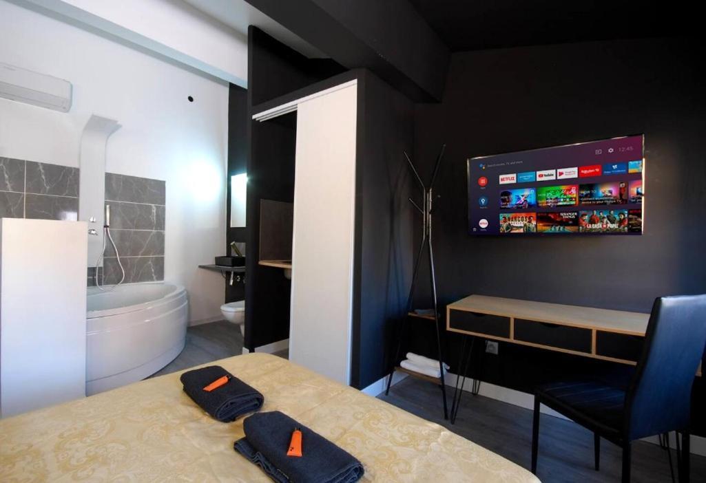 Charmant Studio Baignoire Narbonne Buitenkant foto